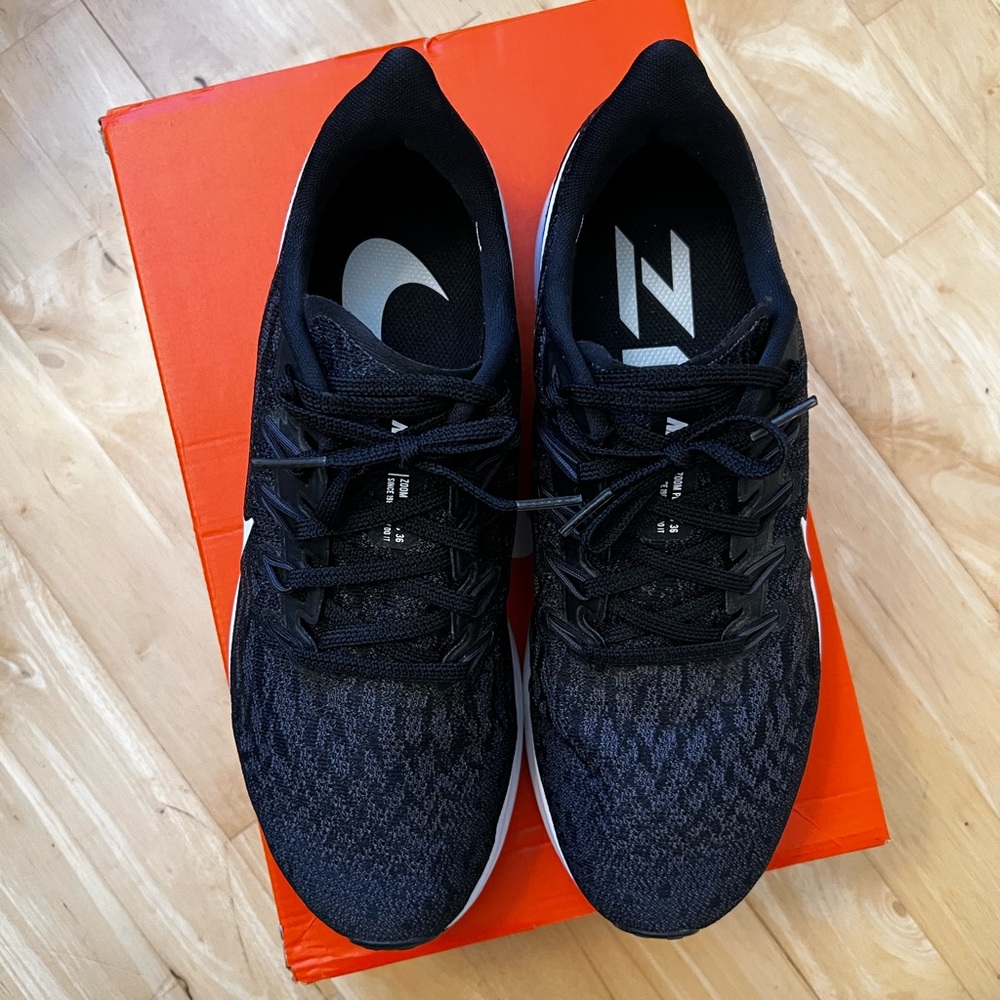 NIKE Air Zoom Pegasus 36 MENS US 9/UK 8/EU 42.5 Black